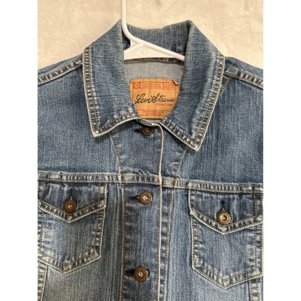 Levi Strauss Signature Women Denim Jacket Medium Blue Trucker Style size 8/10 - Picture 11 of 11